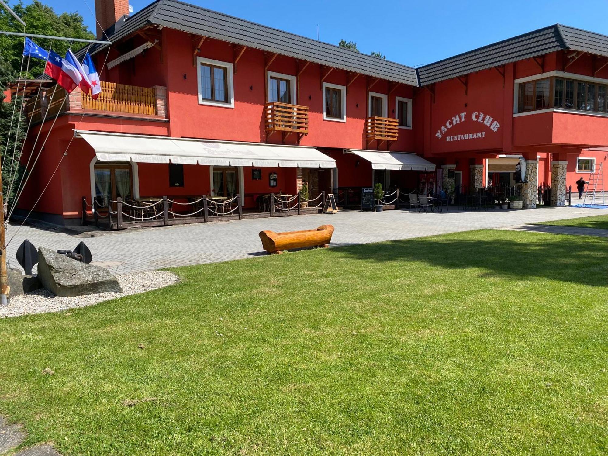 Apartman Majak U Zermanicke Prehrady Pitrov Exterior foto